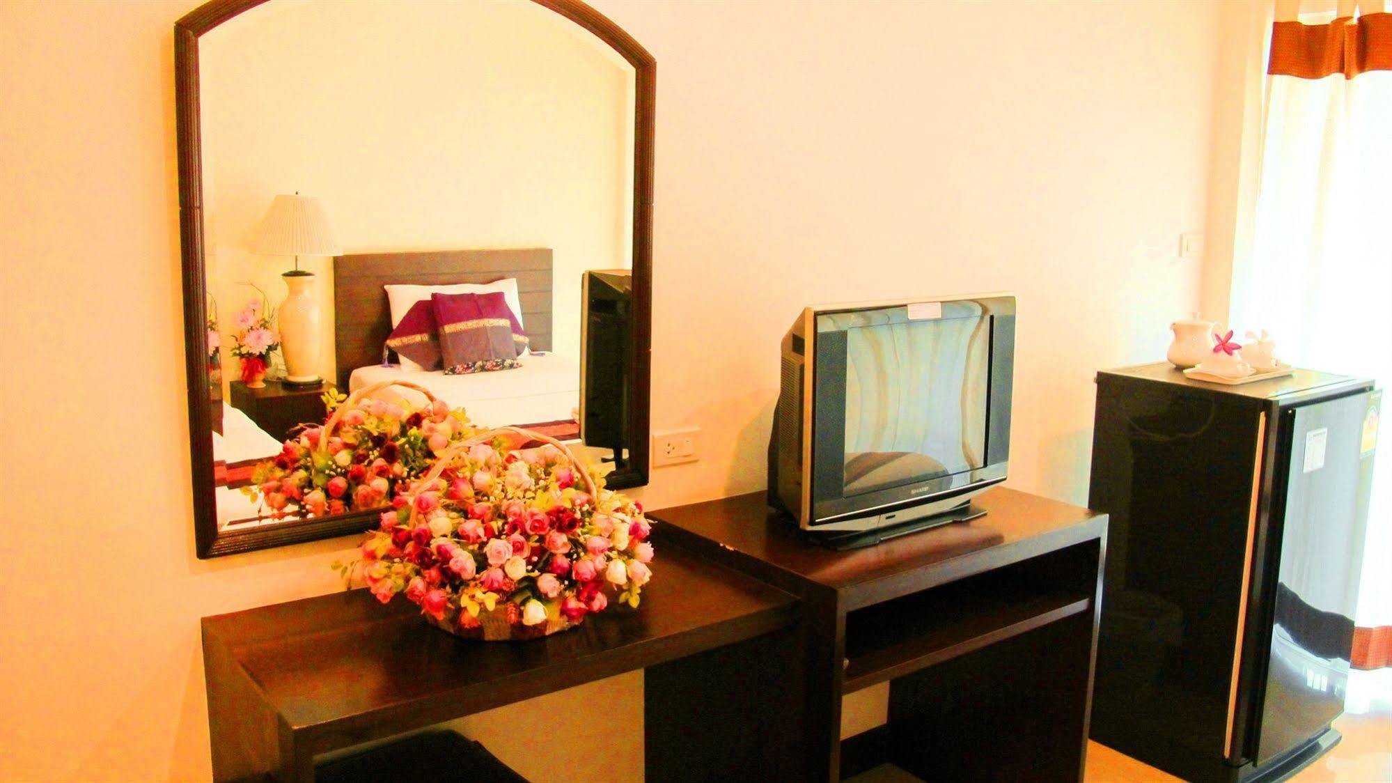 Suphan Hometel Khách sạn 3*