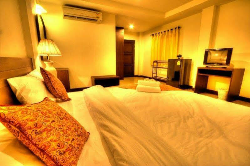 Suphan Hometel Khách sạn 3*